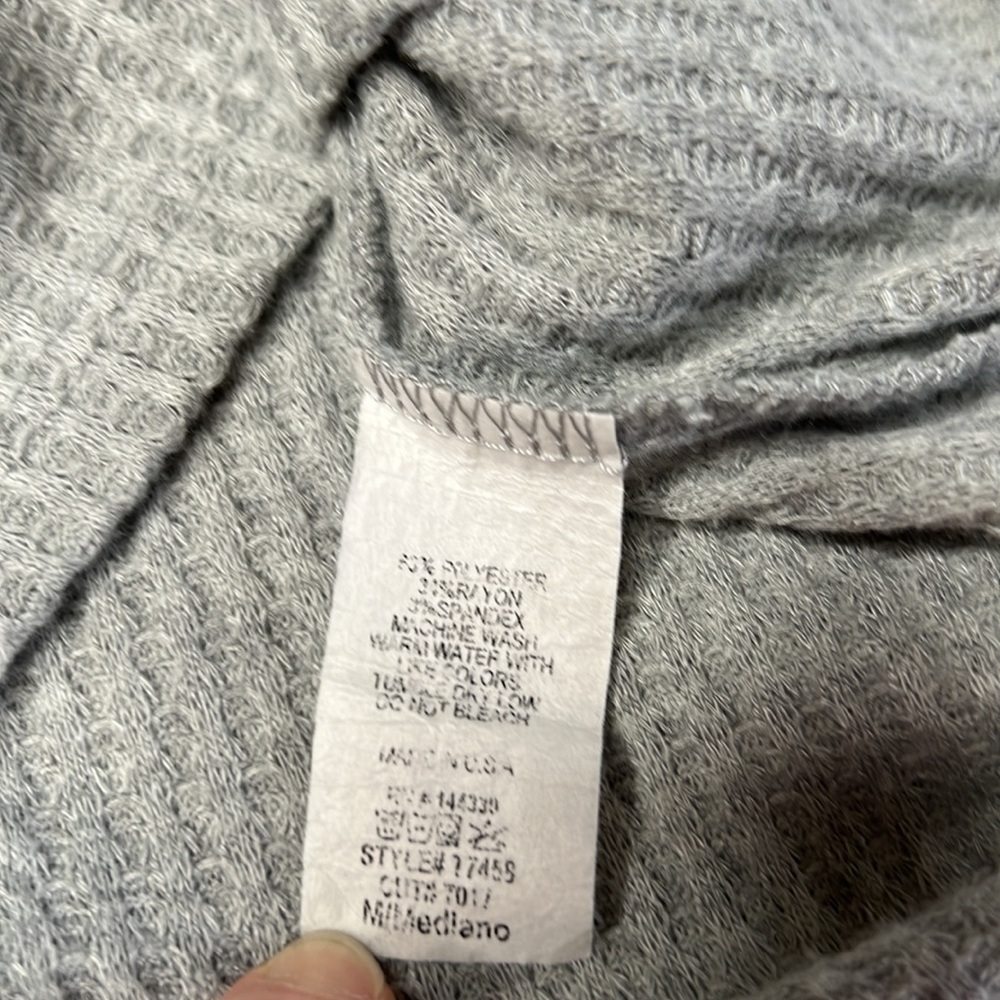 First Love - Camo Sleeve Waffle Knit Grey Top - Size Medium - Picture 4 of 6